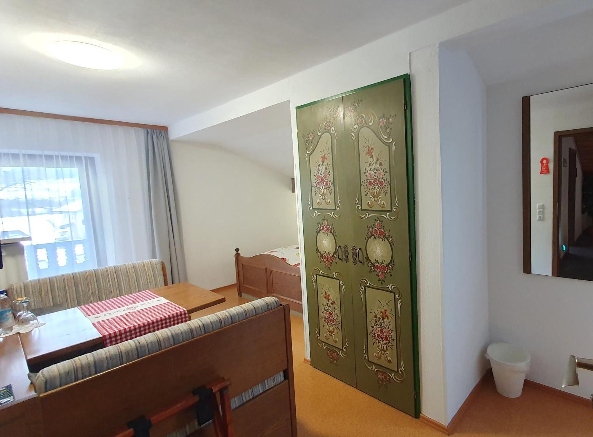 Hotel Garni Haus Alpine - Chiemgau Karte Inkl ルーポルディング エクステリア 写真