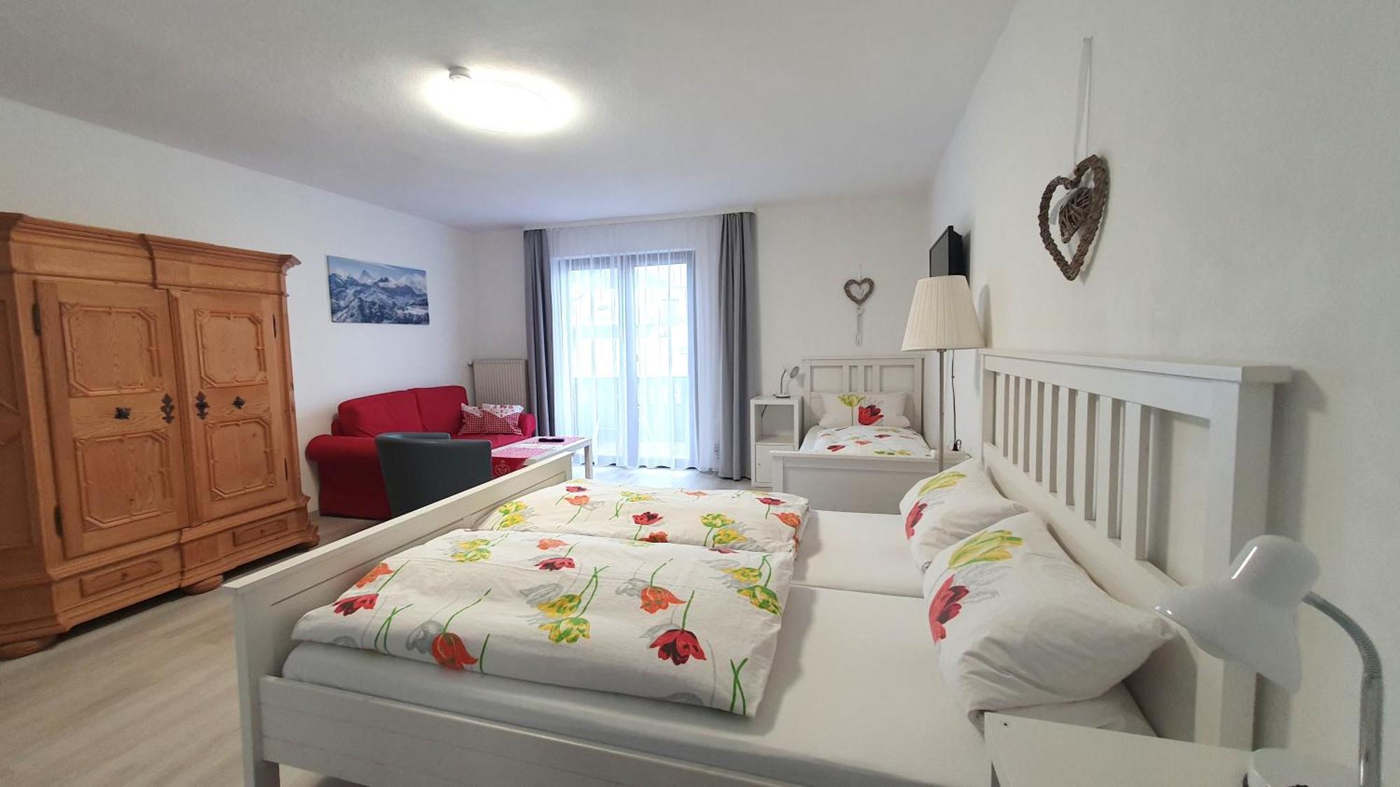 Hotel Garni Haus Alpine - Chiemgau Karte Inkl ルーポルディング エクステリア 写真