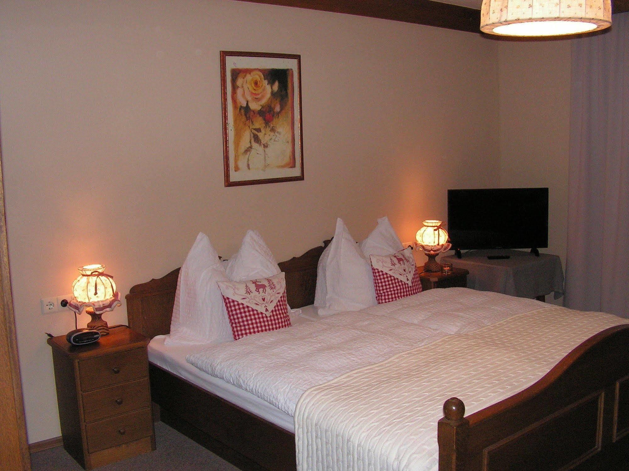 Hotel Garni Haus Alpine - Chiemgau Karte Inkl ルーポルディング エクステリア 写真