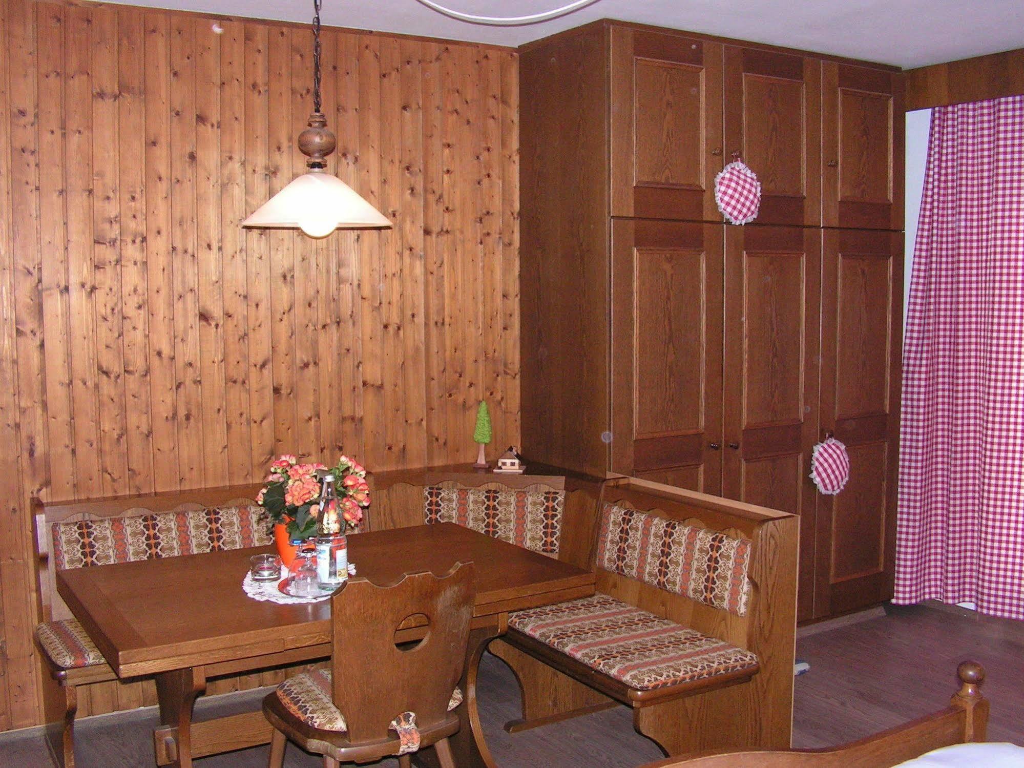 Hotel Garni Haus Alpine - Chiemgau Karte Inkl ルーポルディング エクステリア 写真